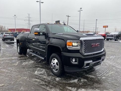 Used 2017 GMC Sierra 3500 Denali image 7