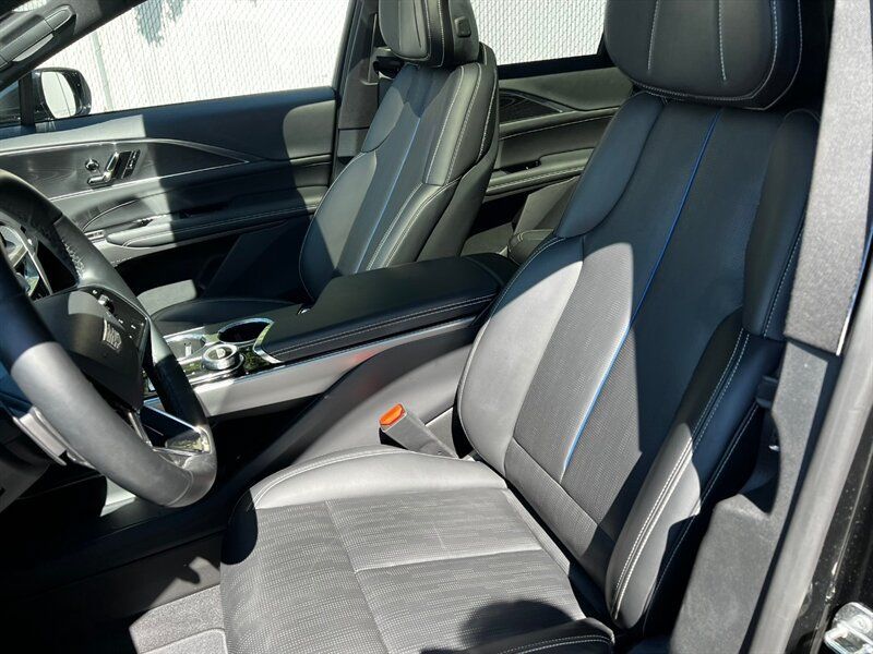Used 2024 Cadillac Lyriq Sport AWD/4WD image 17