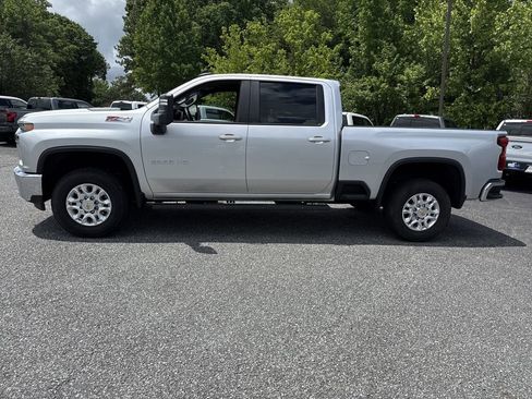 Used 2022 Chevrolet Silverado 2500 LT w/ Convenience Package AWD/4WD image 4