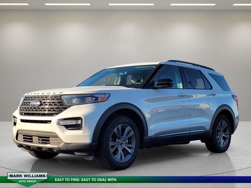 Used 2022 Ford Explorer XLT w/ Equipment Group 202A AWD/4WD image 8