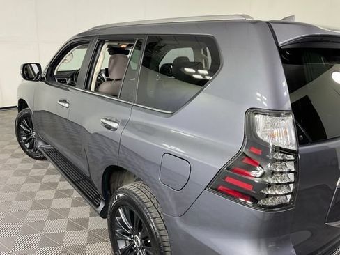 Used 2023 Lexus GX 460 Premium w/ Accessory Package AWD/4WD image 35
