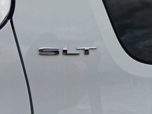 Used 2021 GMC Acadia SLT w/ Technology Package image 24