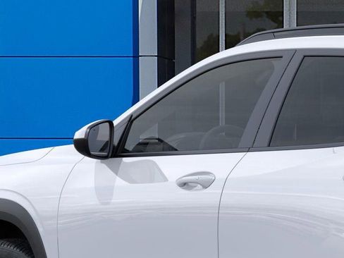 New 2026 Chevrolet Trax LT w/ Sunroof Package FWD image 12