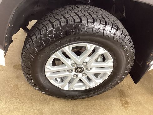 Used 2022 Toyota Tundra SR5 AWD/4WD image 37