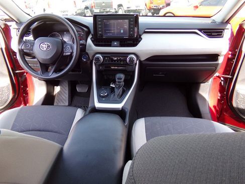 Used 2022 Toyota RAV4 XLE w/ Convenience Package image 24