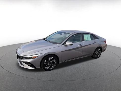 Used 2025 Hyundai Elantra Limited image 8
