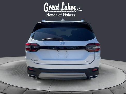 Used 2025 Honda Pilot Touring image 4