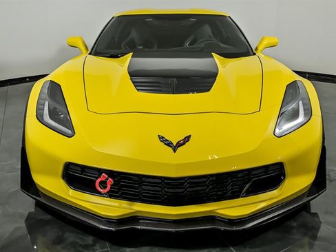 Used 2015 Chevrolet Corvette Z06 w/ 3LZ Preferred Equipment Group RWD image 4