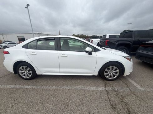 Used 2025 Toyota Corolla LE FWD image 4