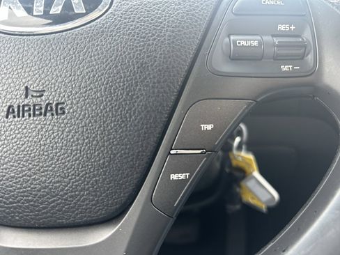 Used 2018 Kia Forte LX image 19