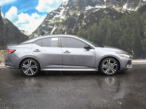 Used 2022 Nissan Sentra SR image 2