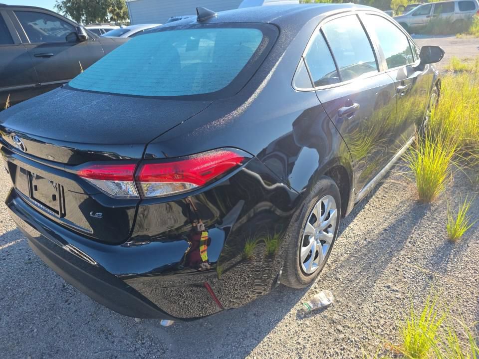 Used 2024 Toyota Corolla LE FWD image 2