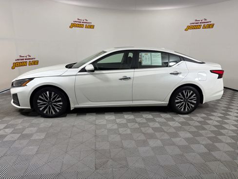 Certified 2024 Nissan Altima 2.5 SV w/ SV Premium Package FWD image 2