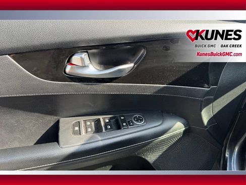 Used 2019 Kia Forte S w/ S Premium Package FWD image 11