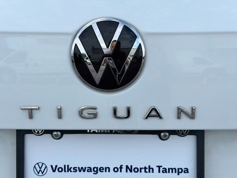 Certified 2024 Volkswagen Tiguan SE w/ Panoramic Sunroof Package FWD image 12