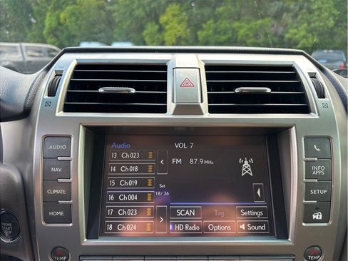 Used 2018 Lexus GX 460 Premium w/ Premium Package AWD/4WD image 28