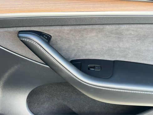 Used 2022 Tesla Model Y Performance AWD/4WD image 17