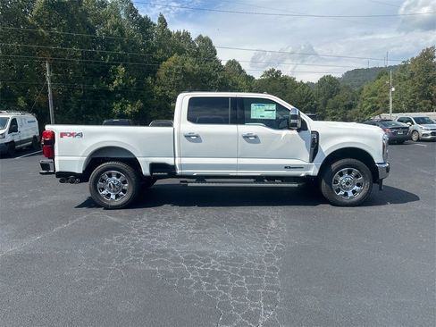 New 2026 Ford F250 Lariat w/ Chrome Package image 4