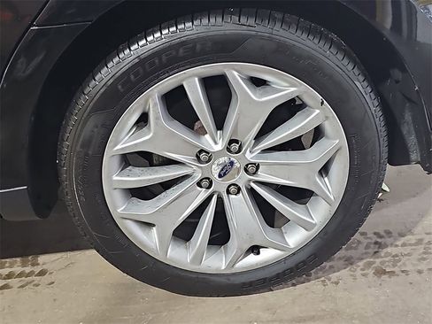 Used 2016 Ford Taurus Limited image 38