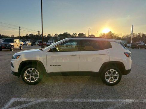 Certified 2025 Jeep Compass Latitude image 4