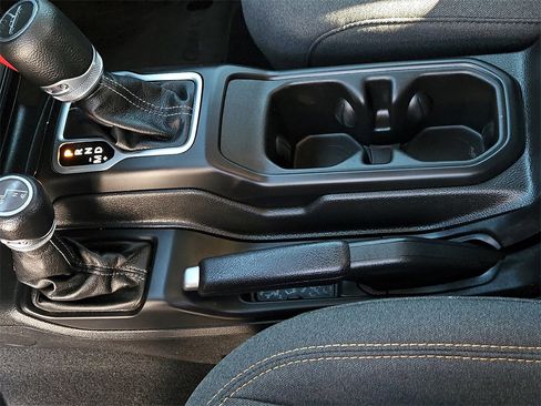 Used 2024 Jeep Gladiator Sport image 24