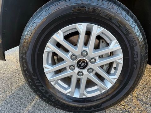 Used 2022 Toyota Tundra SR5 w/ SR5 Premium Package image 9