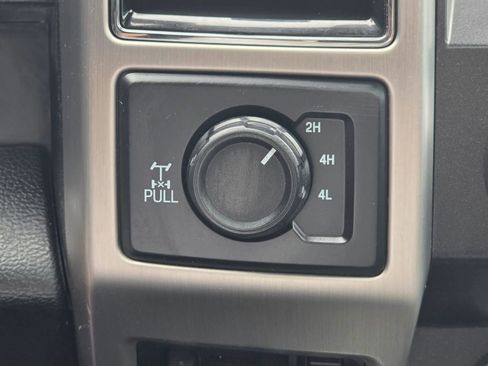 Used 2019 Ford F350 Platinum w/ Platinum Ultimate Package AWD/4WD image 19
