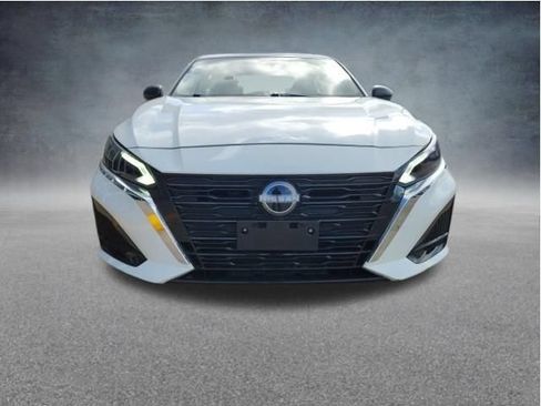 Used 2025 Nissan Altima 2.5 SV FWD image 2