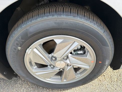 New 2026 Hyundai Elantra SE image 12