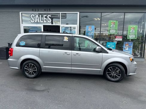 Used 2016 Dodge Grand Caravan R/T FWD image 4