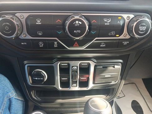 Used 2023 Jeep Gladiator Sport image 28