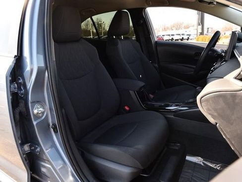 Used 2022 Toyota Corolla LE image 16