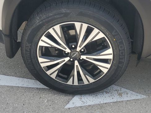 Certified 2023 Nissan Rogue SV FWD image 14