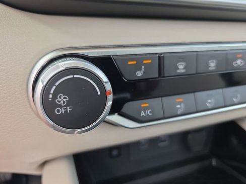 Certified 2023 Nissan Altima 2.5 SV w/ SV Premium Package FWD image 34