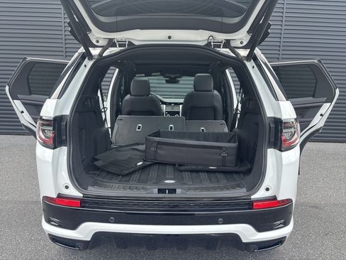 Used 2023 Land Rover Discovery Sport SE R-Dynamic AWD/4WD image 10