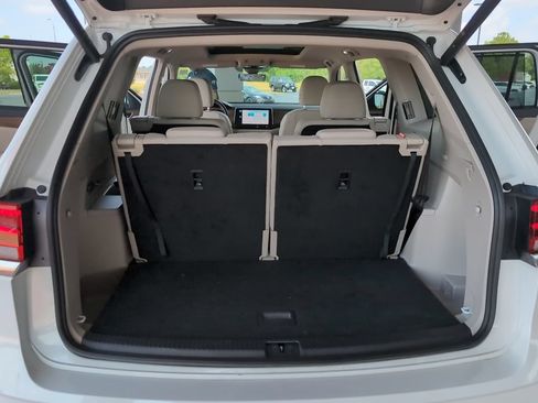 Used 2025 Volkswagen Atlas SE AWD/4WD image 12