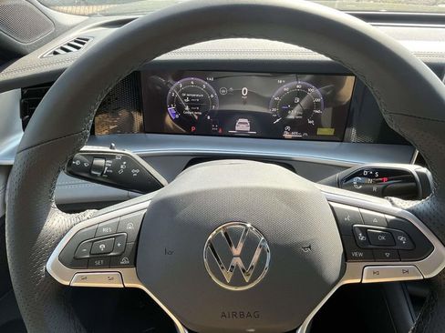 New 2026 Volkswagen Tiguan SE R-Line AWD/4WD image 16