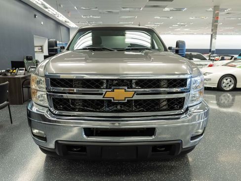Used 2014 Chevrolet Silverado 2500 LT w/ Custom Sport Truck Package image 4