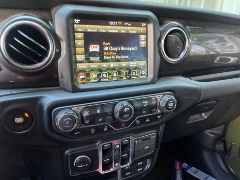Used 2022 Jeep Wrangler Unlimited Sahara AWD/4WD image 2