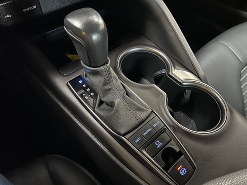 Used 2023 Toyota Camry SE image 19