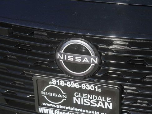 Used 2025 Nissan Sentra SR FWD image 5