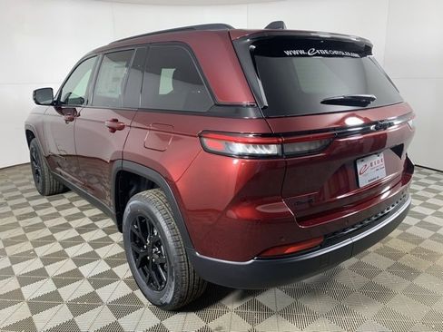 New 2025 Jeep Grand Cherokee Altitude image 4