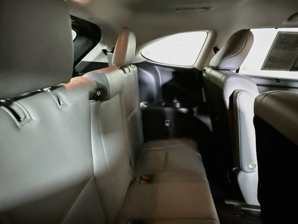 Used 2022 Toyota Highlander XLE FWD image 25