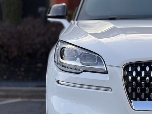 Used 2023 Lincoln Aviator Black Label w/ Class IV Trailer Tow Package image 4