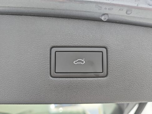 Used 2024 Volkswagen Tiguan SE R-Line image 13