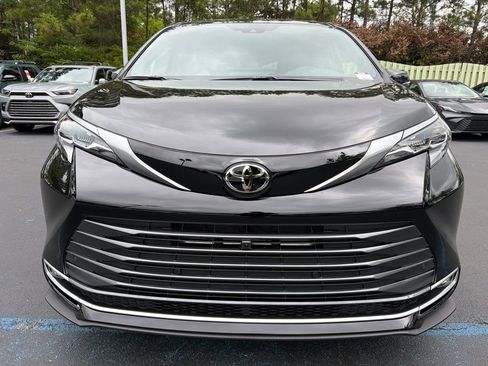 New 2026 Toyota Sienna Platinum AWD/4WD image 8