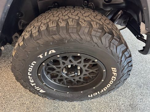 Used 2018 Jeep Wrangler Unlimited Sahara w/ Cold Weather Group AWD/4WD image 14