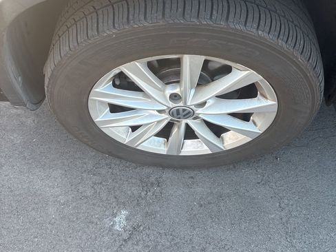 Used 2017 Volkswagen Tiguan Limited w/ Premium Package image 2