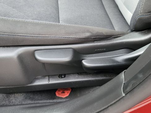 Used 2025 Chevrolet Trax LS w/ LS Convenience Package image 18