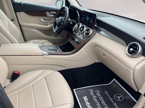 Certified 2022 Mercedes-Benz GLC 300 4MATIC w/ Premium Package Lite image 15